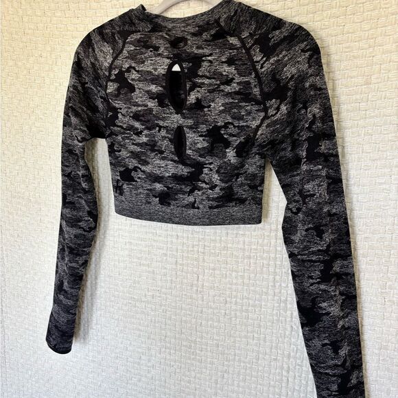 Adapt Seamless Camp Crop✨ - Picture 9 of 11